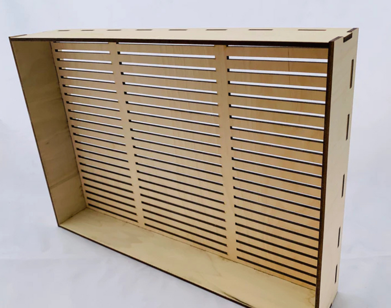 Mealworm Sifting Tray – Wooden Farming Tray for Live Mealworms